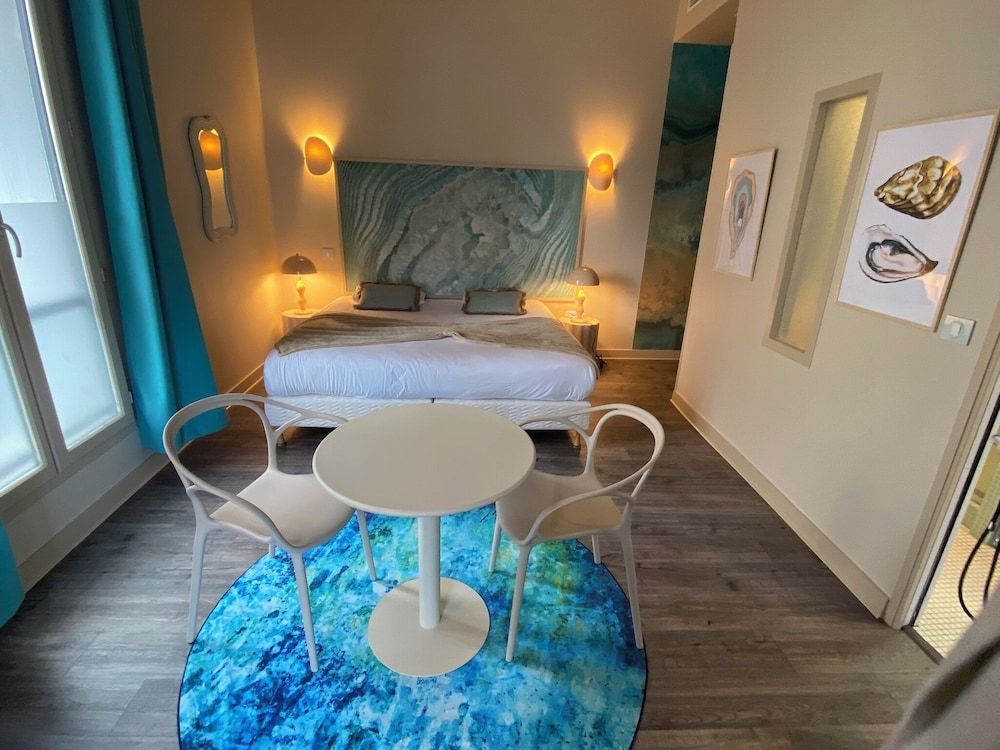 Hotel de Paris Junior Suite, 1 King Bed (côté Canal Royal)