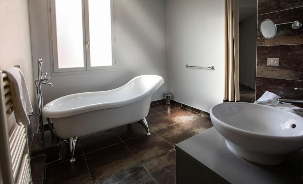 Hotel de Paris Junior Suite, 1 King Bed (Suite cote Patio) 3