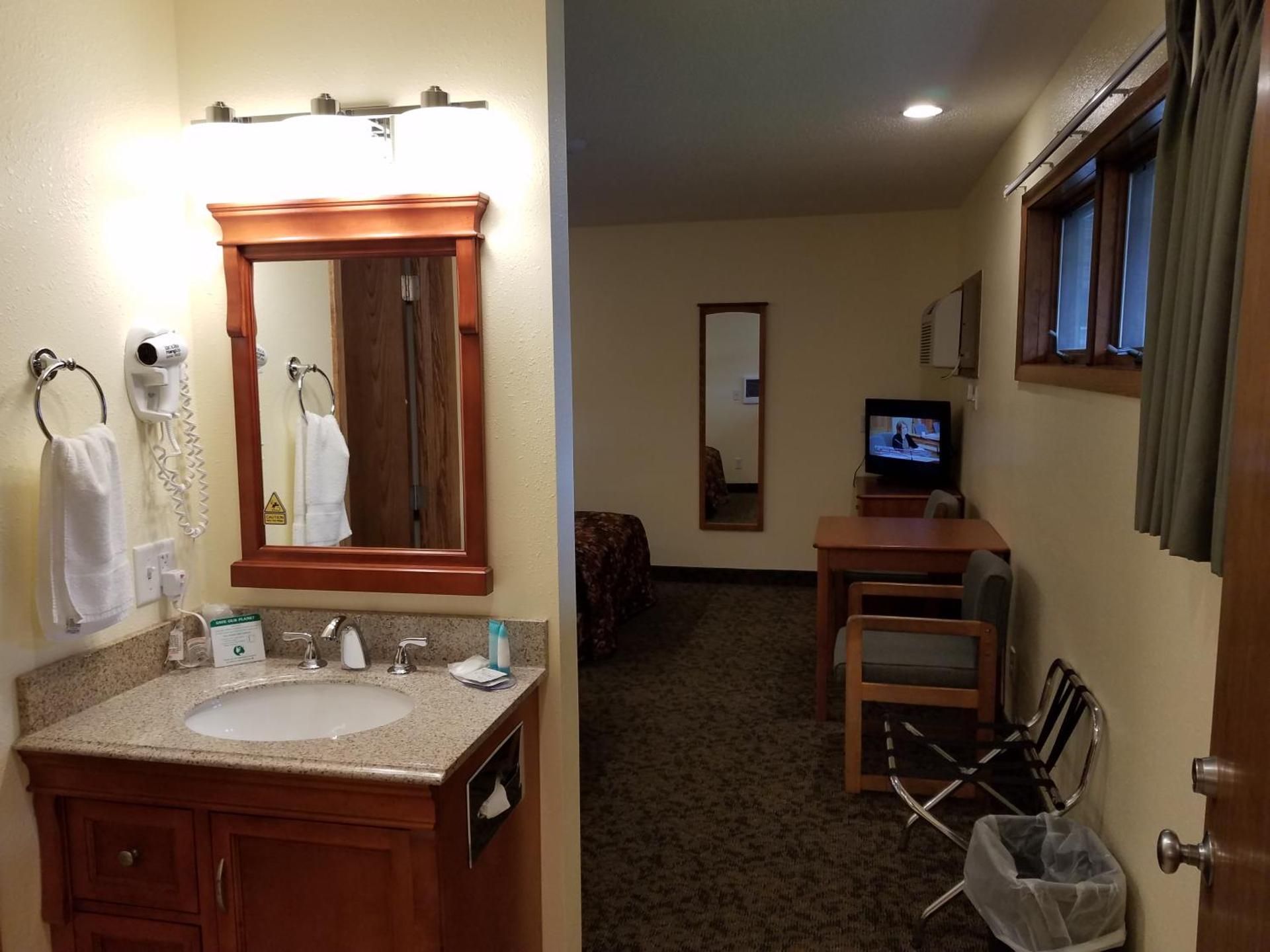 Quadruple Room with Private Bathroom