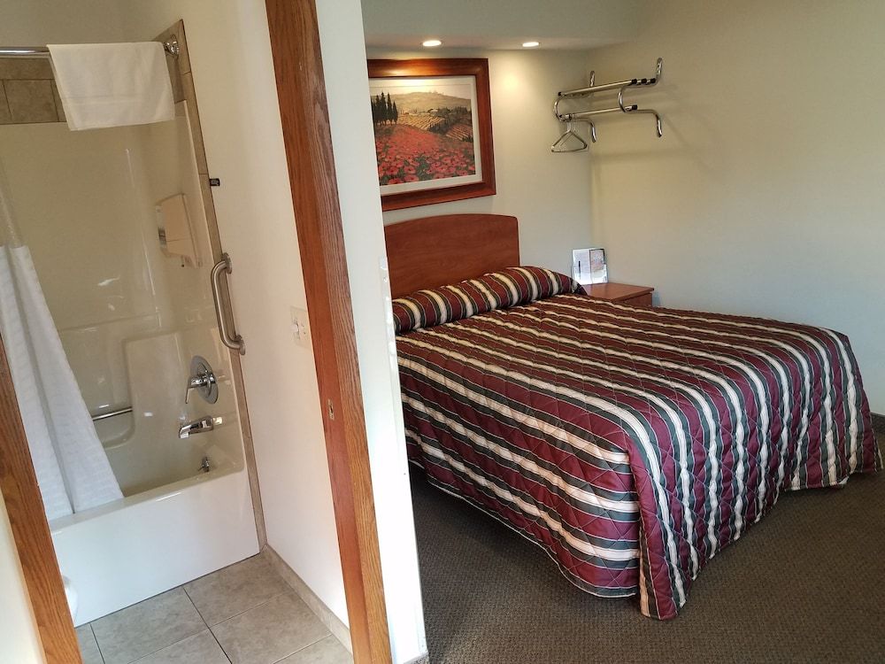 1 Queen Budget, includes Seasonal Timbavati Wildlife Park