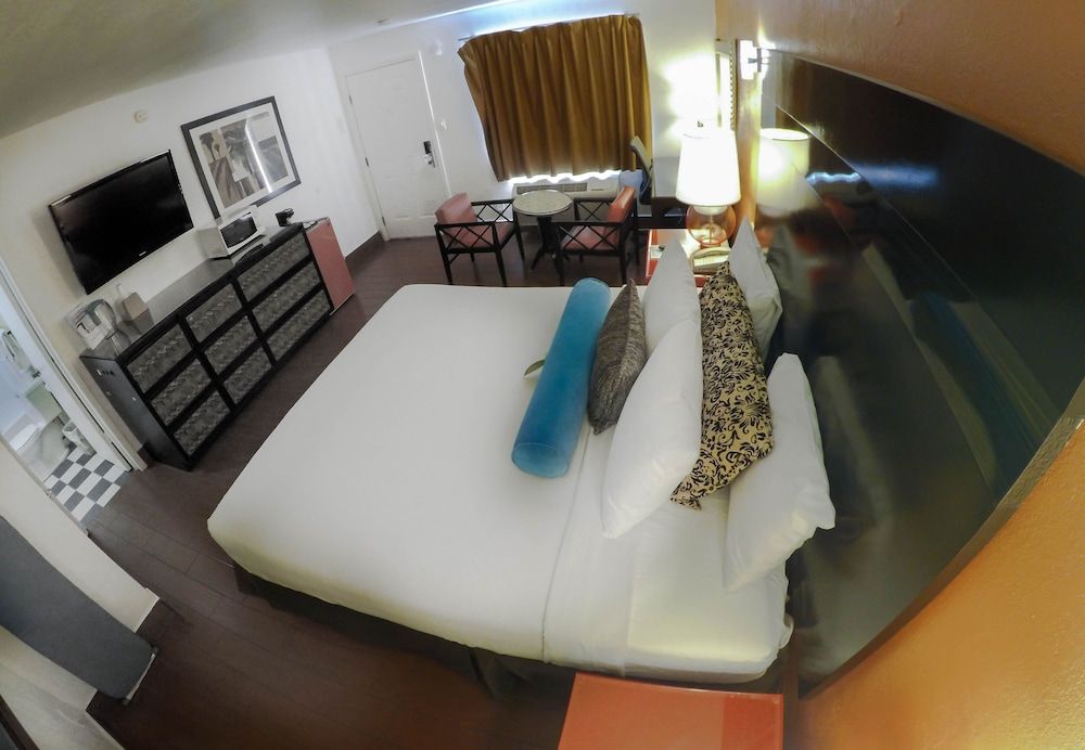 Standard Room, 1 King Bed