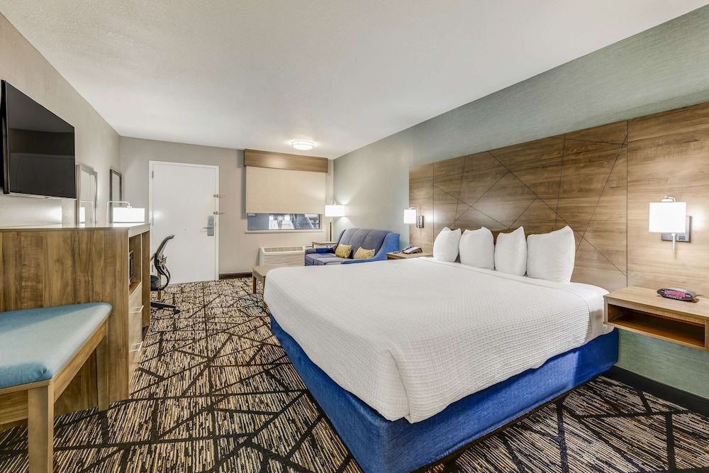 Standard Room, 1 King Bed, Smoking
