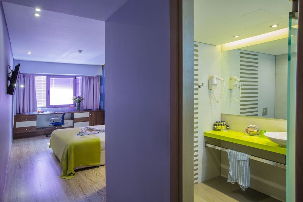 Novus City Hotel Premium Twin Room 2