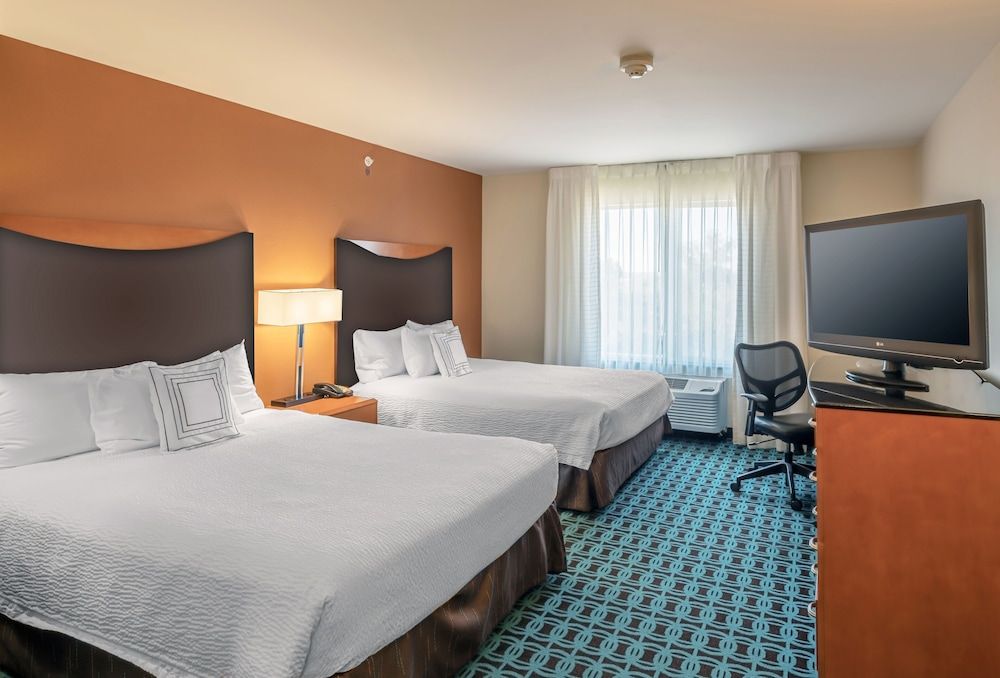 Room, 2 Queen Beds (Mobility/Hearing Accessible, Tub)