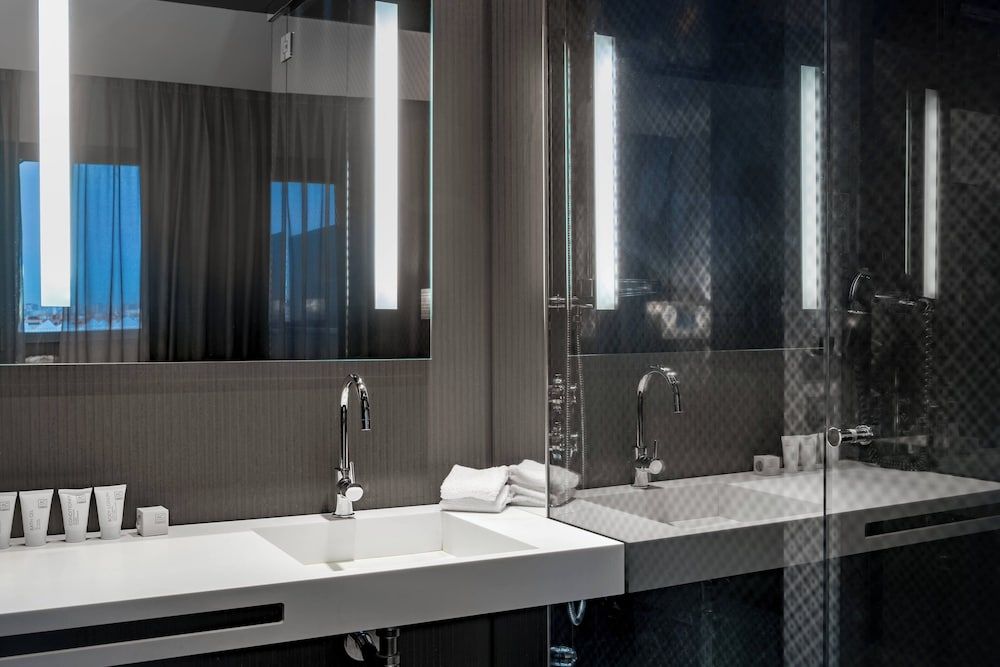 AC Hotel Atocha by Marriott Standard Room, 2 Twin Beds, Non Smoking 7