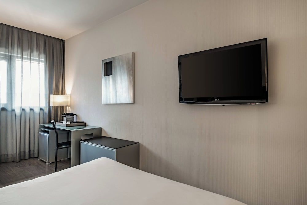 AC Hotel Atocha by Marriott Standard Room, 2 Twin Beds, Non Smoking 8