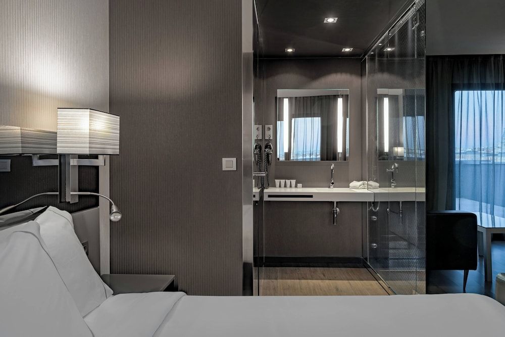 AC Hotel Atocha by Marriott Standard Room, 2 Twin Beds, Non Smoking 3