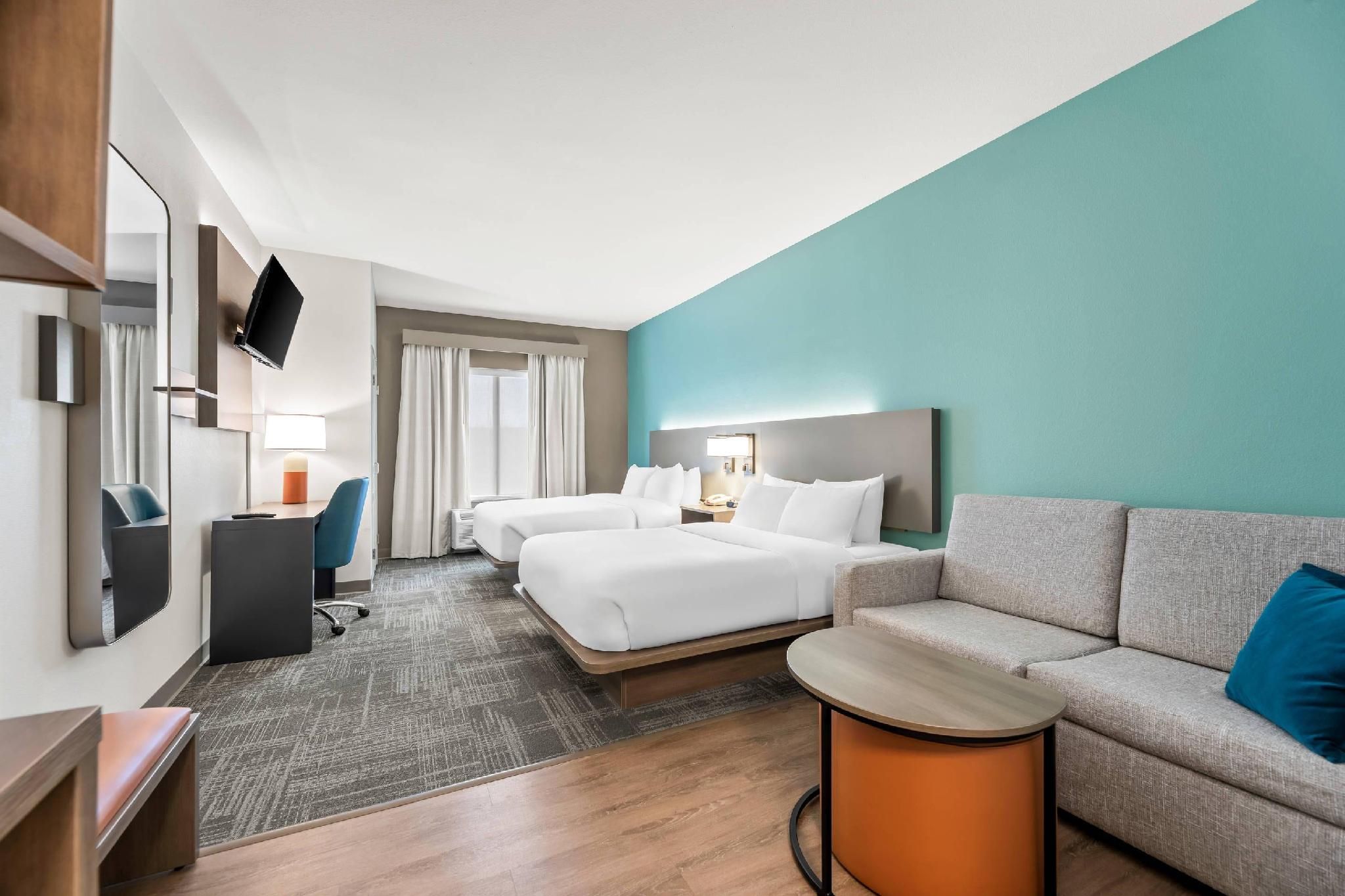 2 Queen Beds, Suite, Nonsmoking