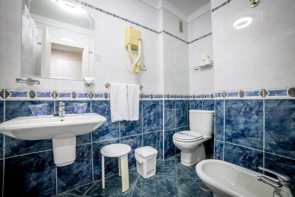 Hotel Villa de Laredo Double Room Single Use 4