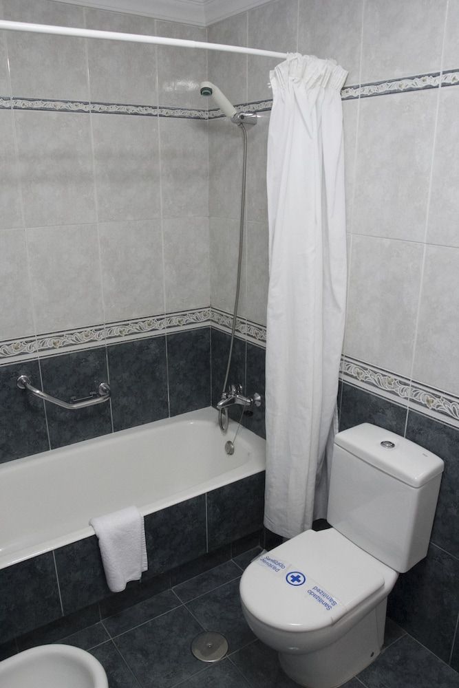 Hotel Villa de Laredo Double Room Single Use 3