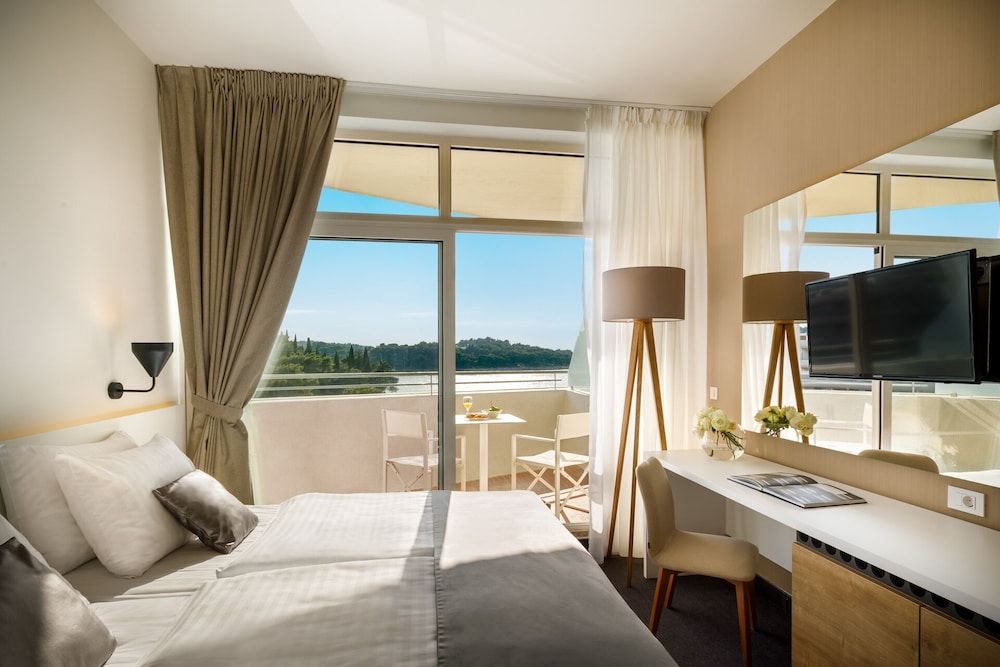 Superior double room with sea view and balcony