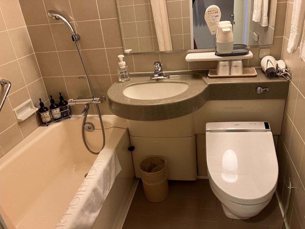 KKR Hotel Tokyo Twin Room, Non Smoking 4