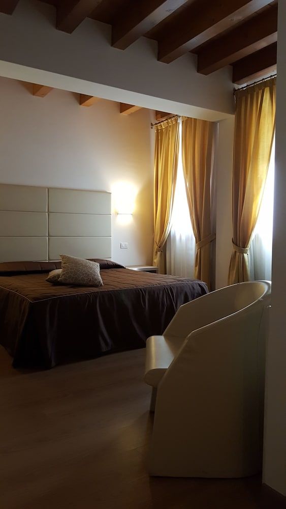 Junior Suite, 1 Queen Bed
