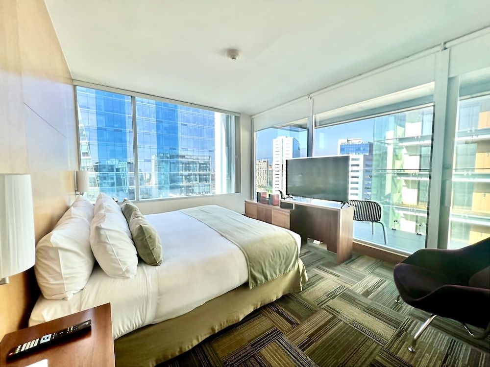Suite, 1 King Bed, Non Smoking, Balcony (Living Room)