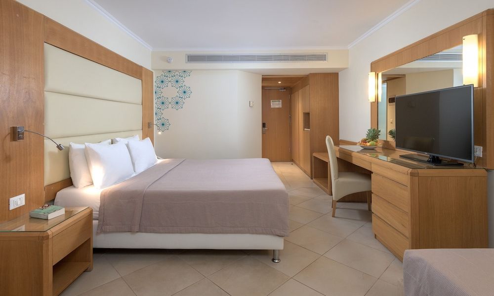 Superior Double Room, Partial Sea View