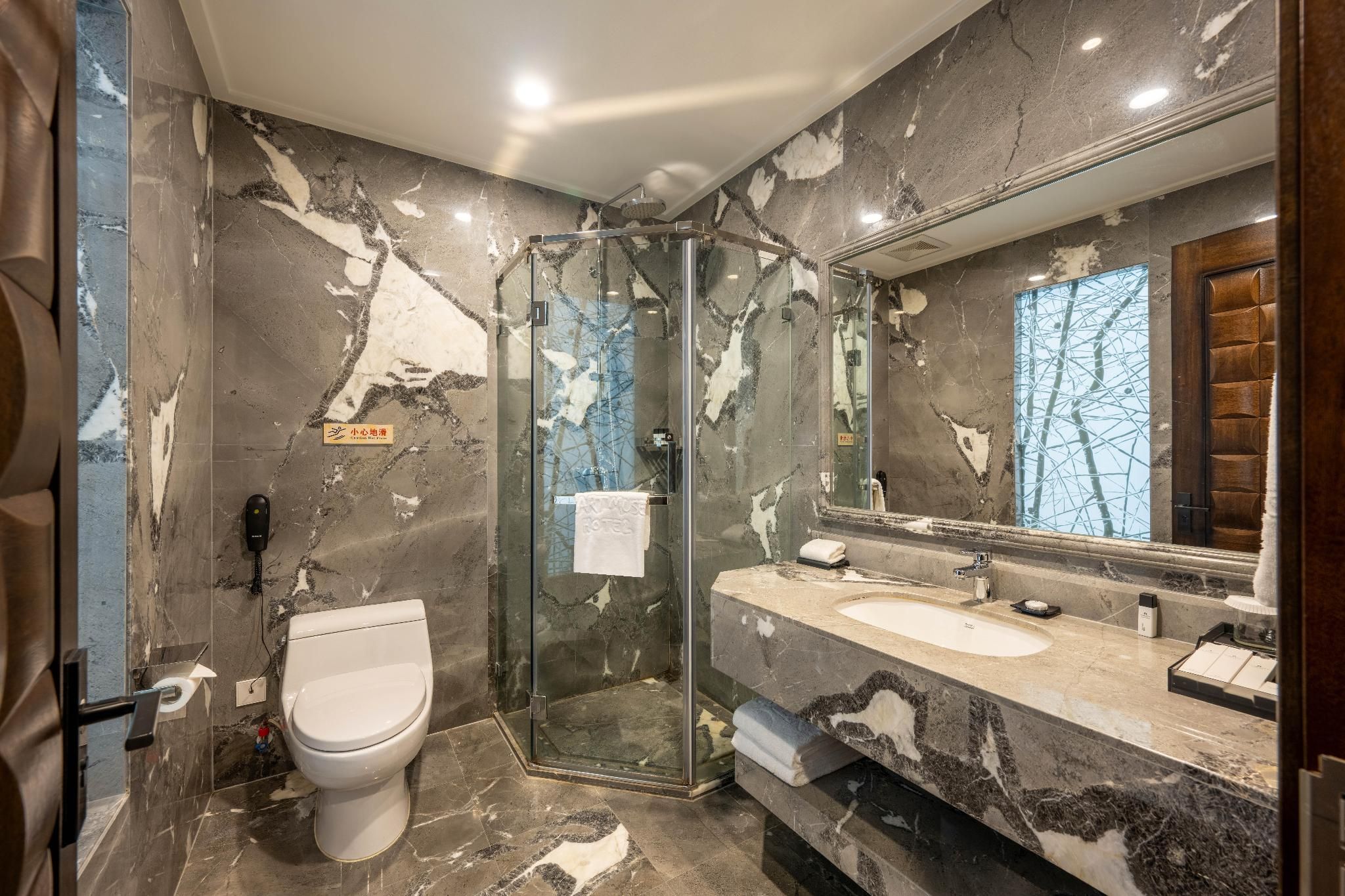 AC Embassy Hotel Business King Room 3