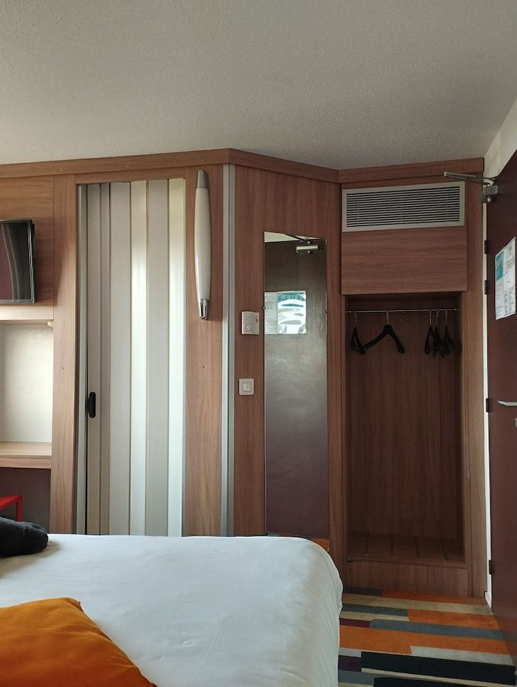 Kyriad Direct Agen-Castelculier Standard Room, 1 Double Bed 6