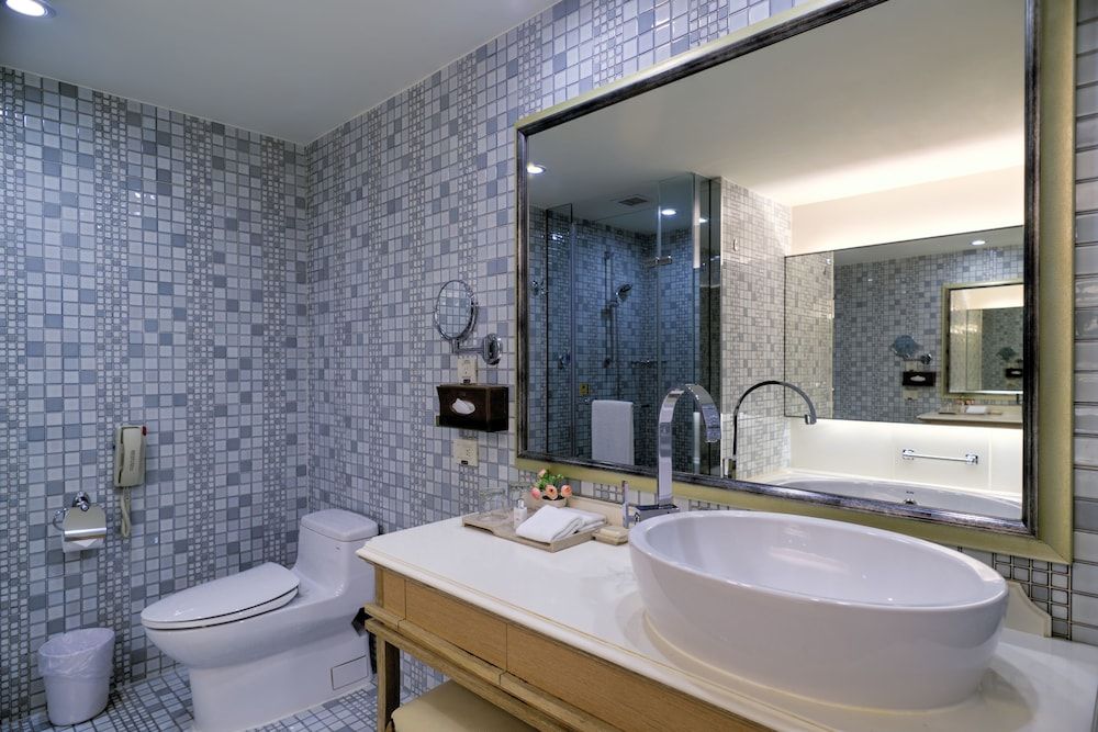 Chateau de Chine Xinzhuang Premier King Room 9