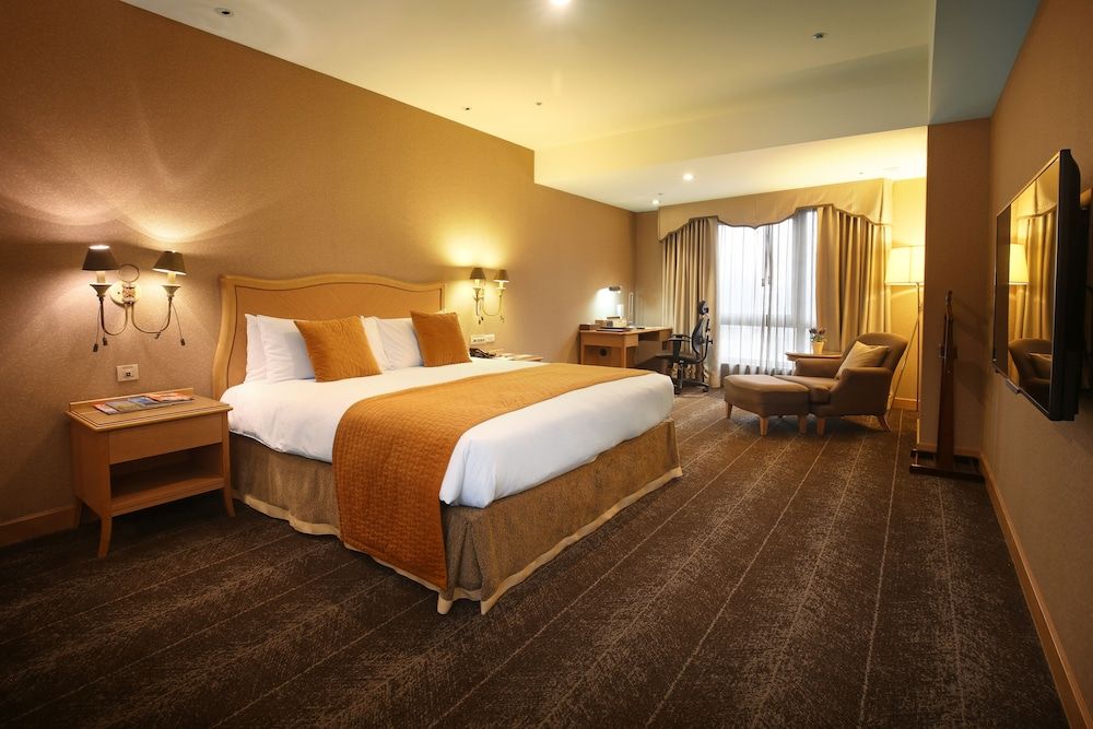 Chateau de Chine Xinzhuang Premier King Room