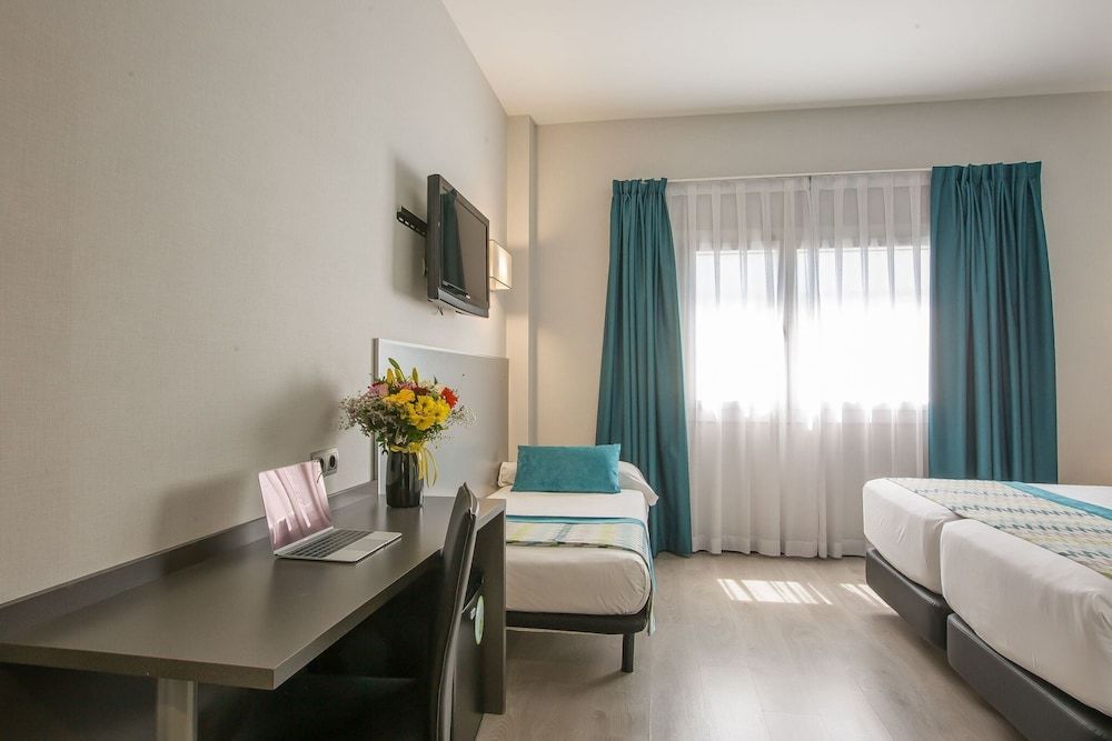 Hotel Venture Sant Cugat Triple Room, 3 Twin Beds 8