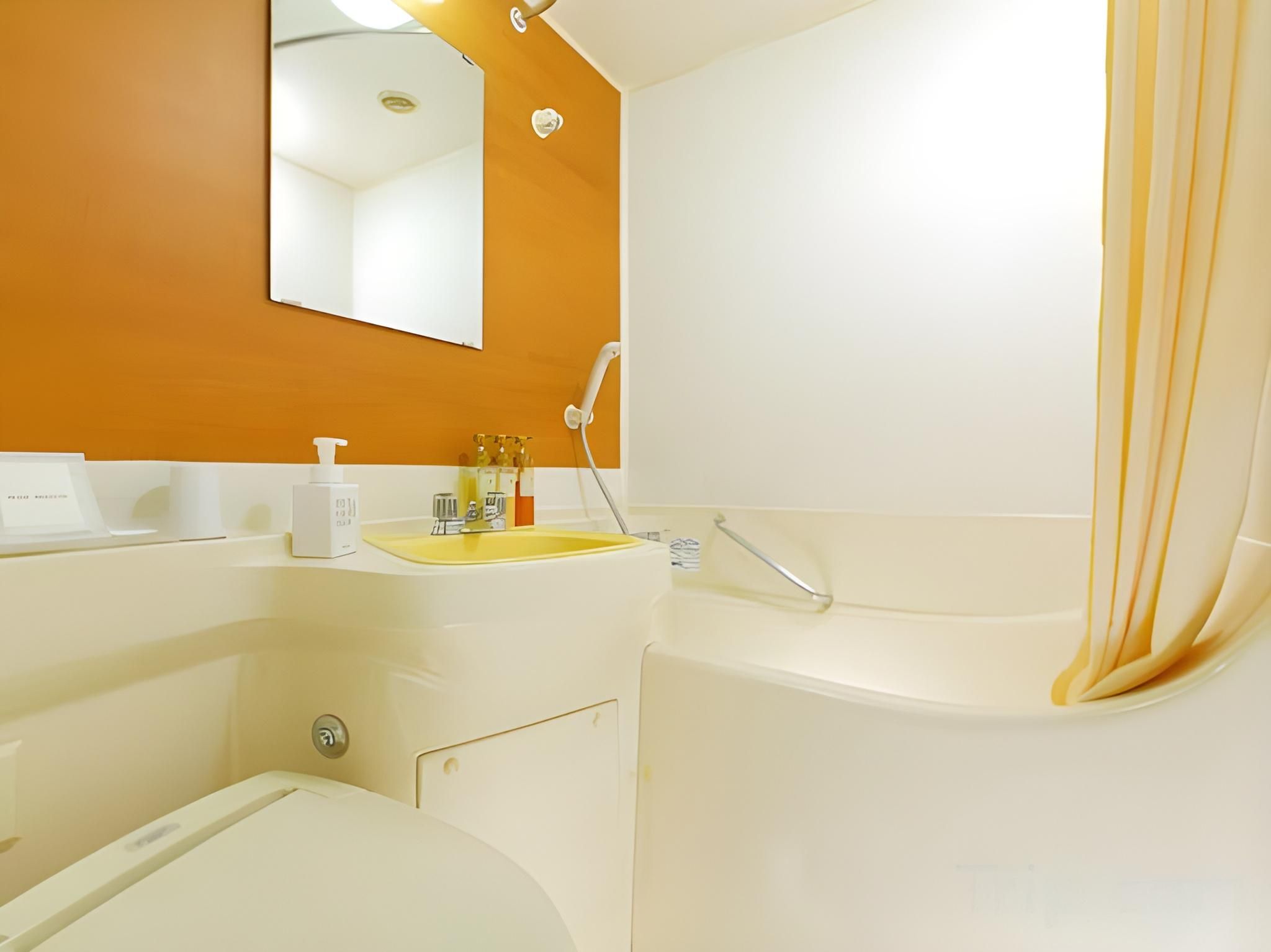 Corner Twin - Smoking