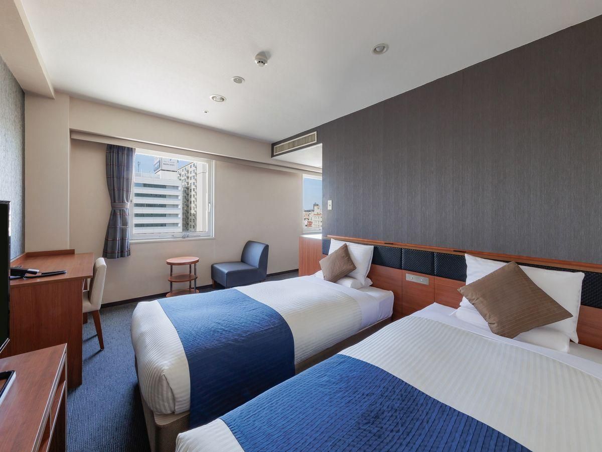 Corner Twin Non-Smoking