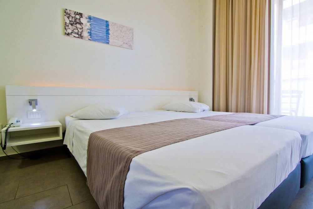 Atlantis City Hotel Superior, One Double or Two Twins 2