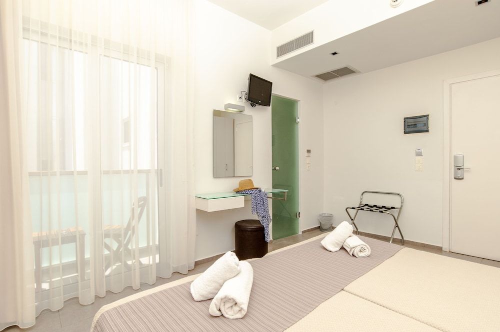 Atlantis City Hotel Superior, One Double or Two Twins 11