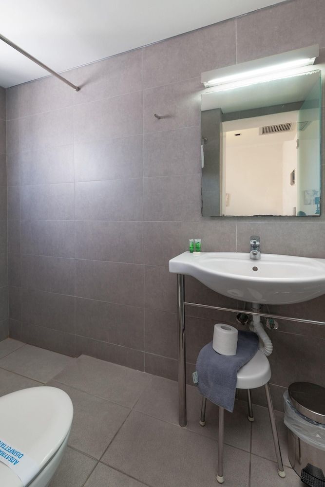 Atlantis City Hotel Superior, One Double or Two Twins 8