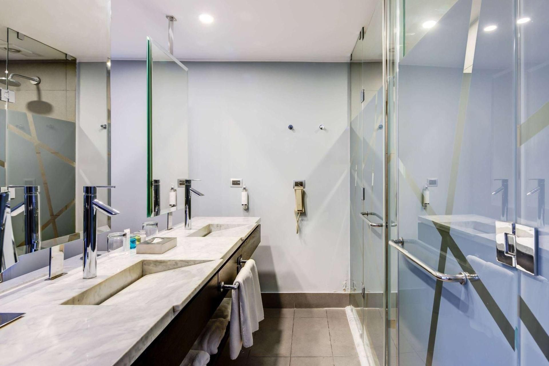 1 King Bed, Garden View, Non-Smoking