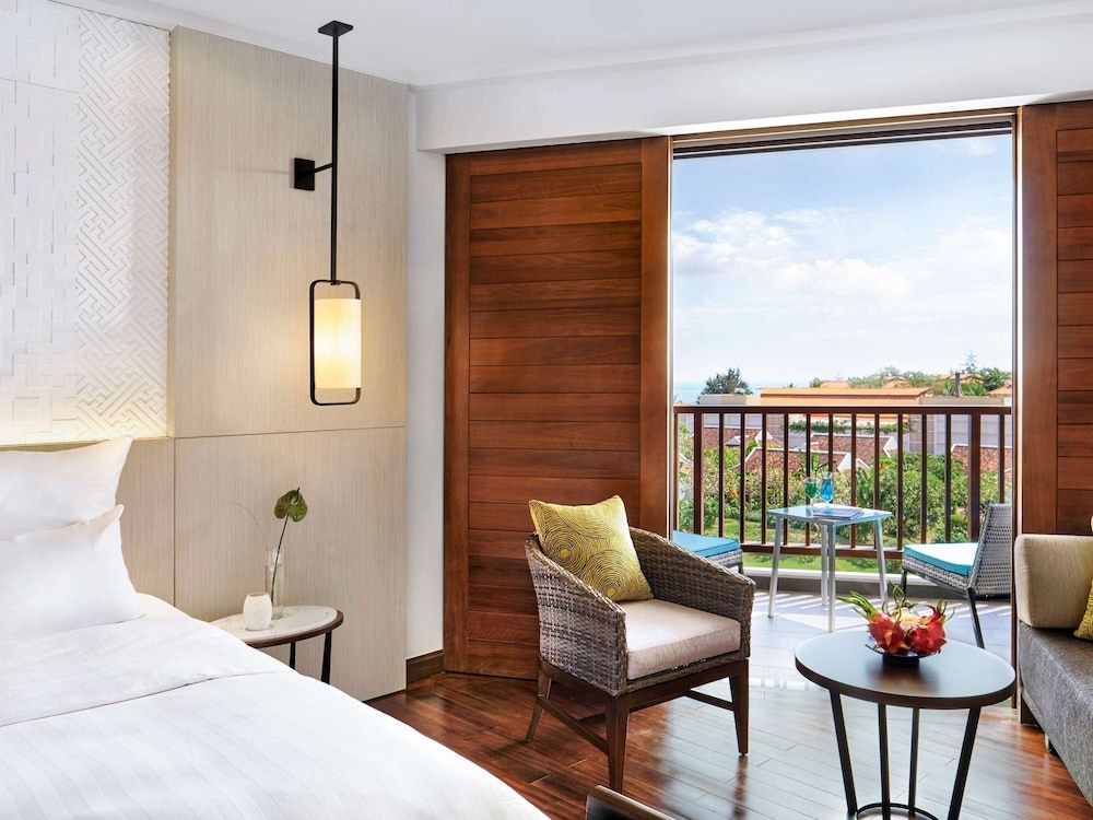 Pullman Danang Beach Resort Superior Room, 2 Twin Beds, Balcony 7