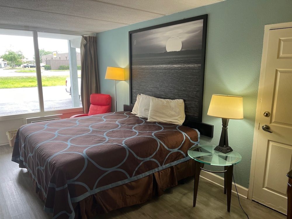 Super 8 By Wyndham Kingsland I-95/Naval Base Area Room, Non Smoking 12
