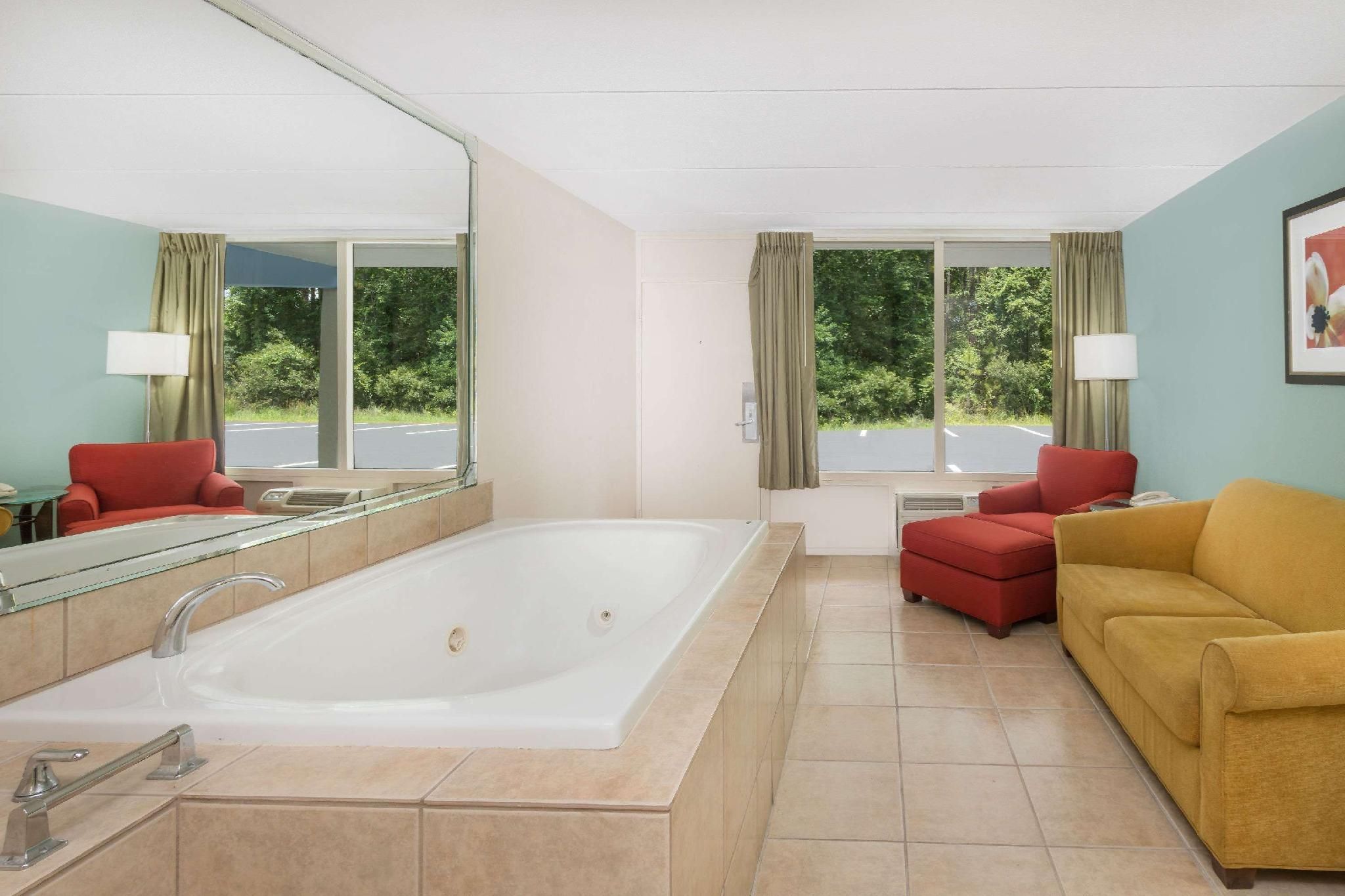 1 King Bed, Studio Suite, Non-Smoking