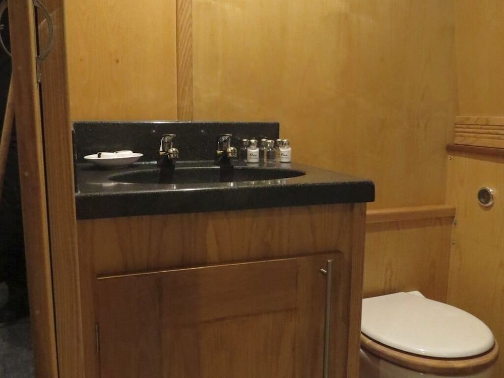 Houseboat Hotels Room, Private Bathroom (Laila Mai Houseboat ) 4