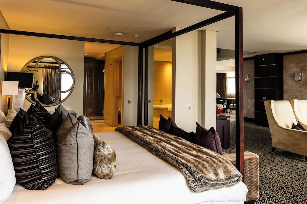 Honeymoon Suite