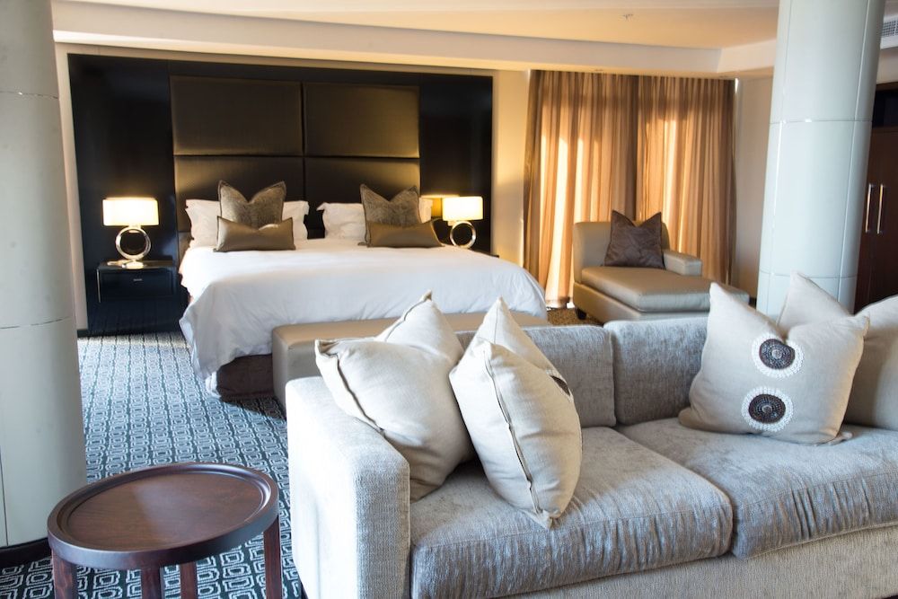 Suite, 1 Queen Bed
