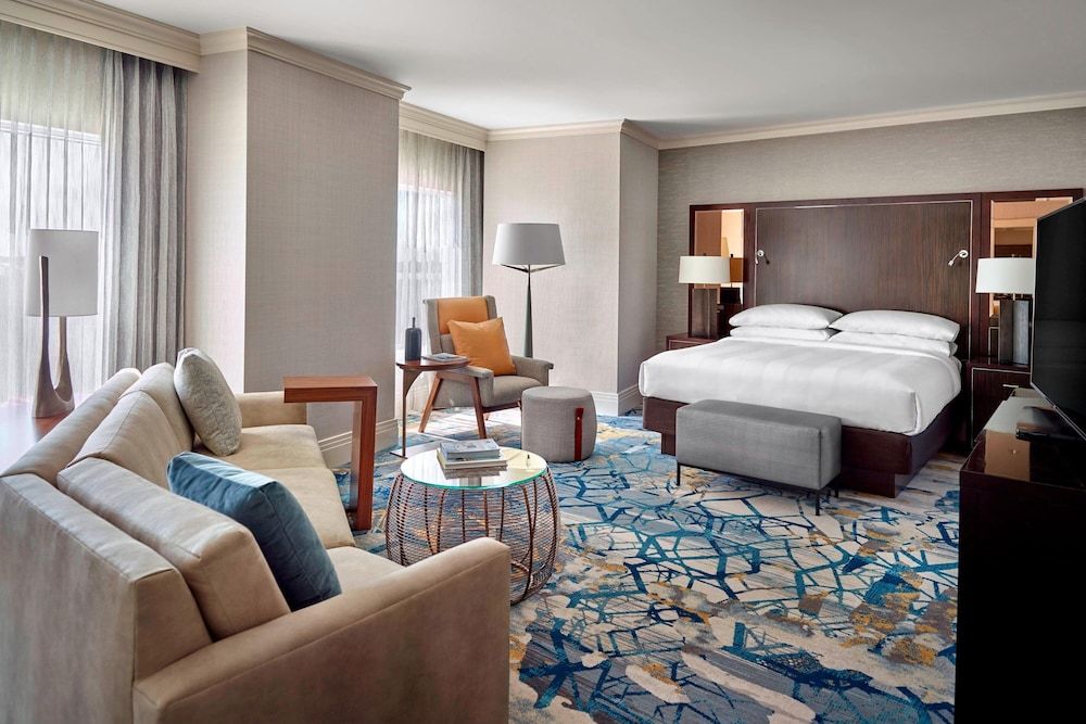 Suite, 1 Queen Bed with Sofa bed