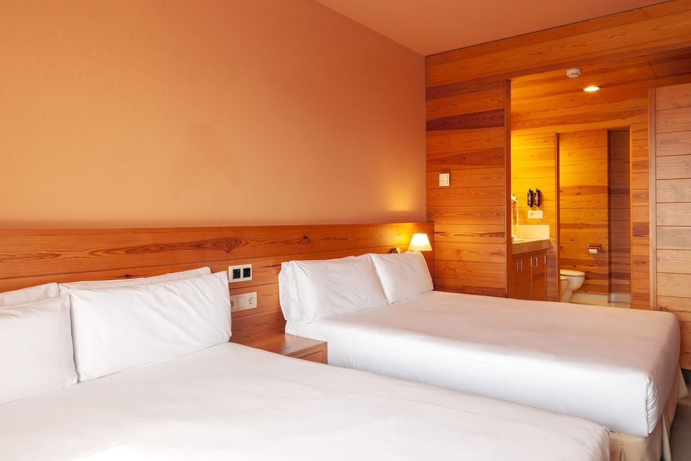 Montanyá Hotel Quadruple Room 5