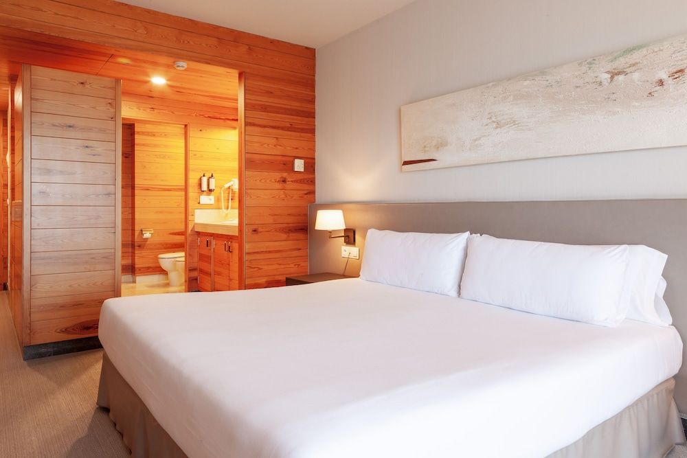 Montanyá Hotel Superior Double Room 5