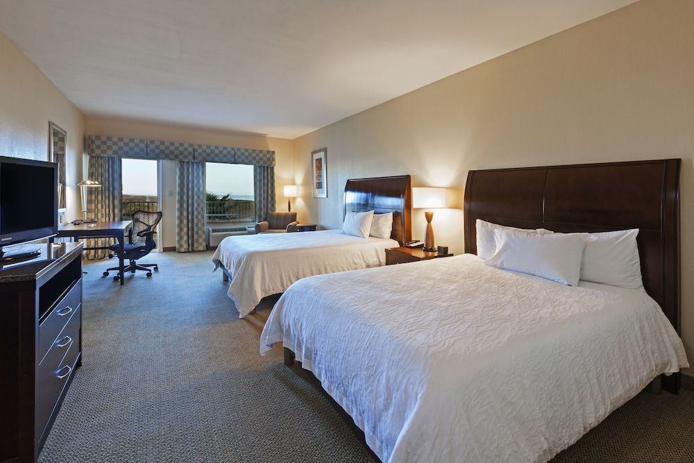 Junior Suite 2 Queens Partial Oceanview