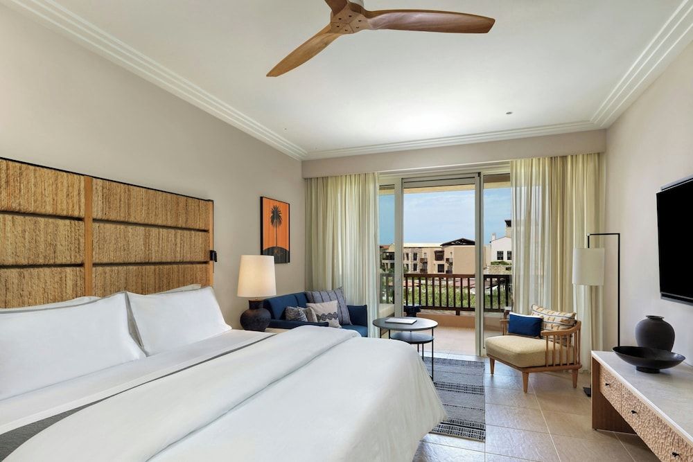 Deluxe Room, 1 King Bed, Garden View (Balcony)