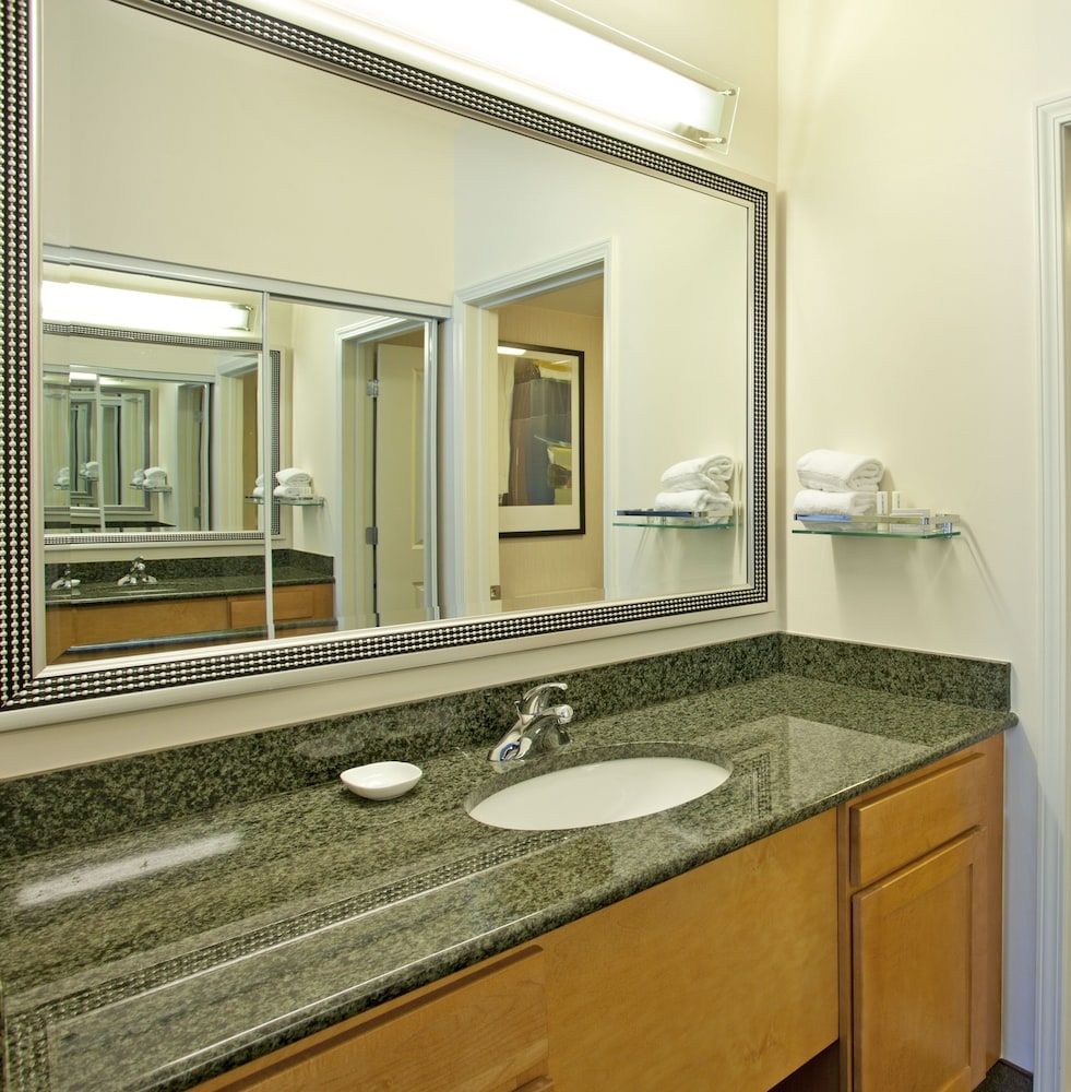 Suite, 2 Bedrooms (Mobility Accessible, Roll-In Shower)