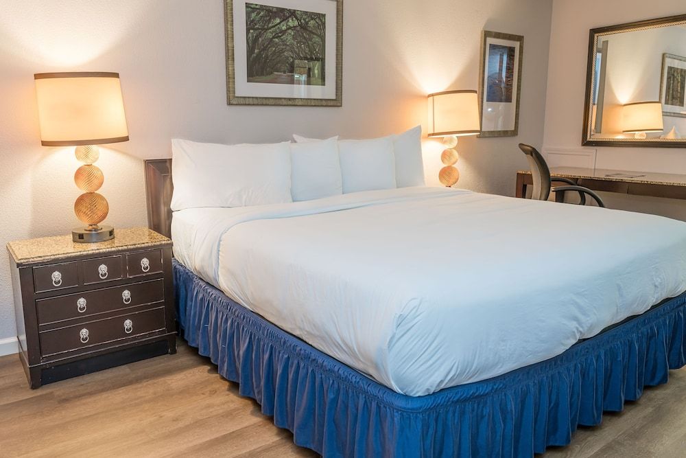 Standard Room, 1 King Bed, Non Smoking