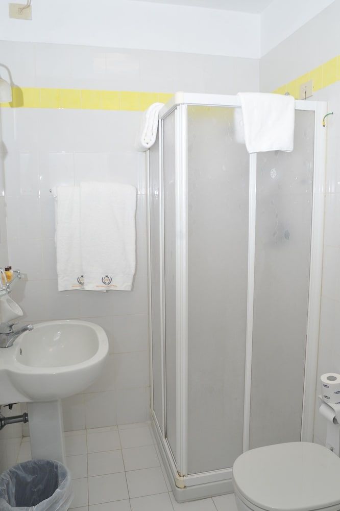 Hotel Hermitage Basic Triple Room 4