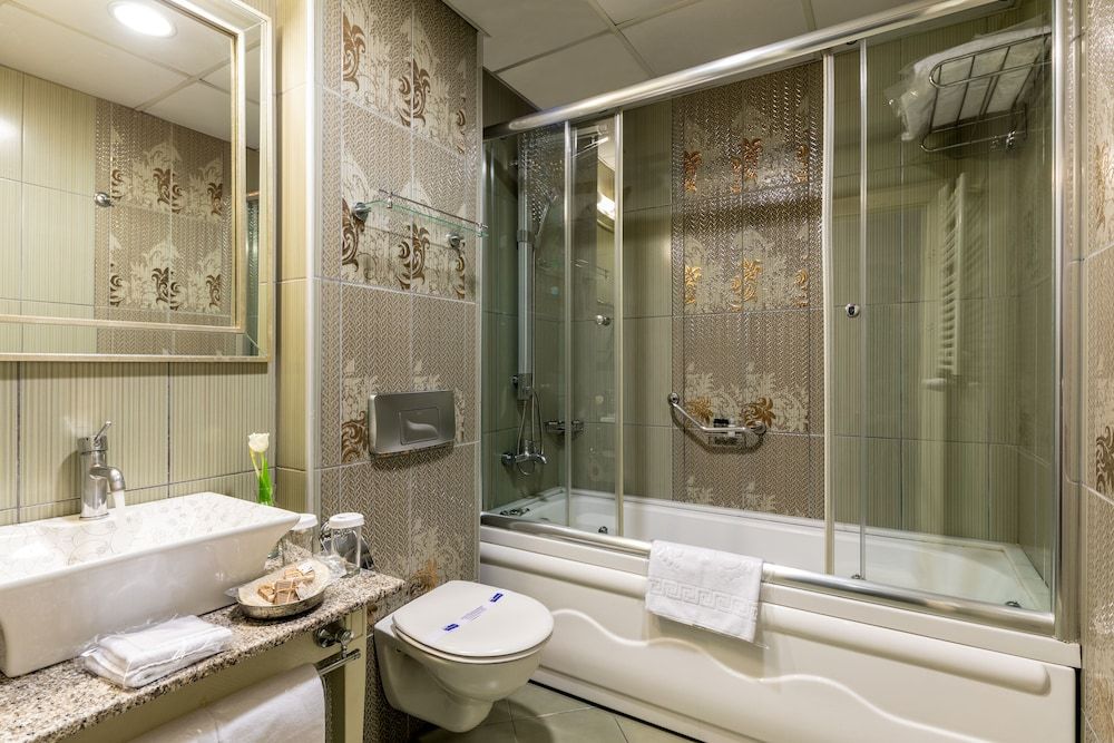 Hotel Amira Istanbul Economy Triple Room, 1 Bedroom, Ground Floor 5