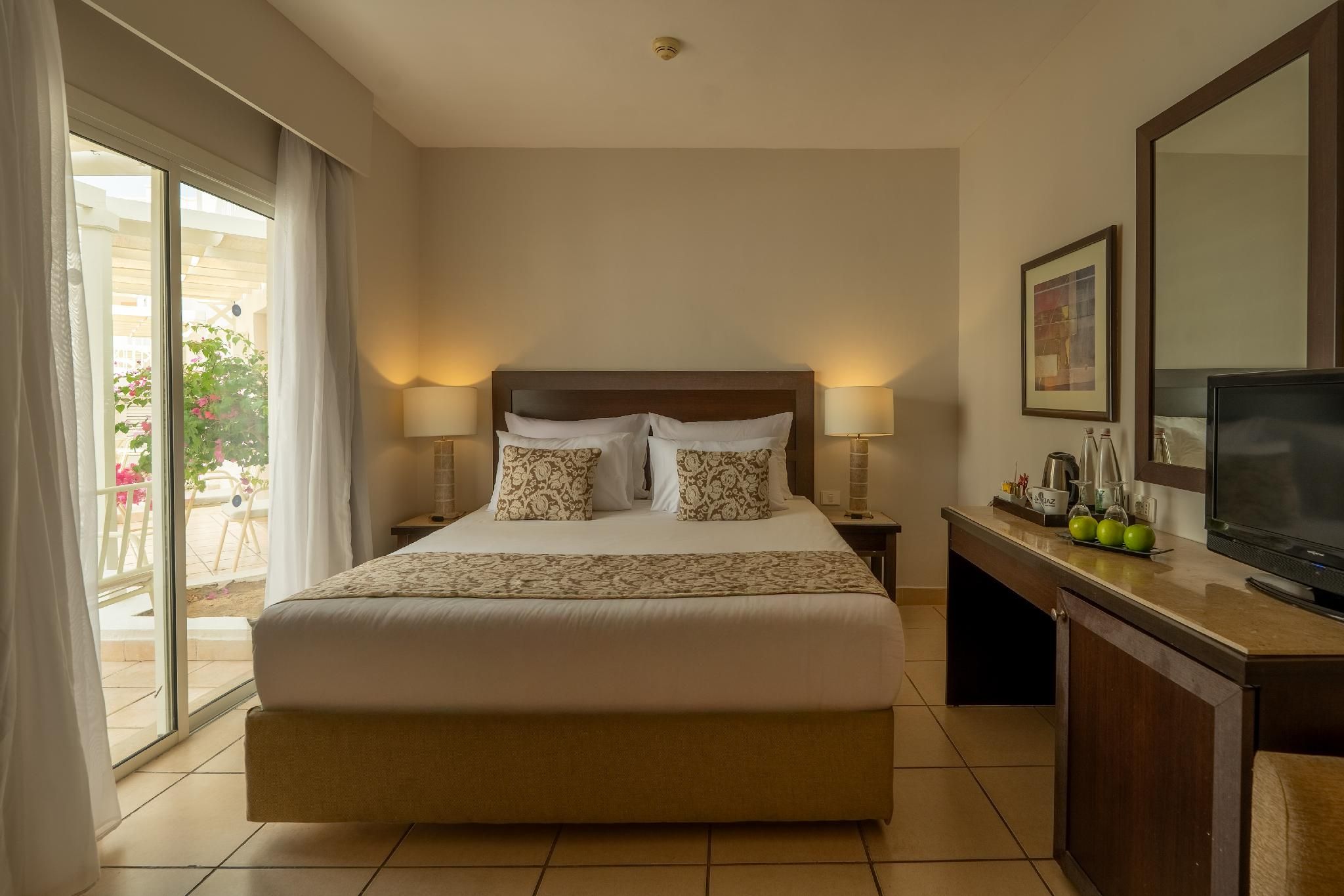 JAZ Neo Sharks Bay Standard, Queen Bed, Pool View