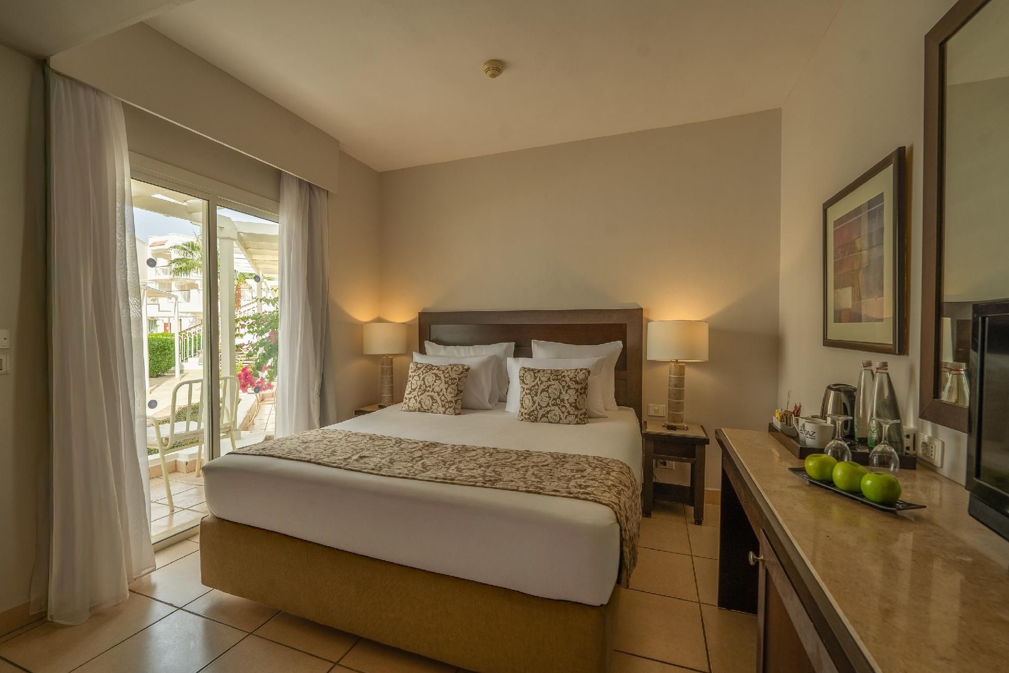 JAZ Neo Sharks Bay Standard, Queen Bed, Pool View 2