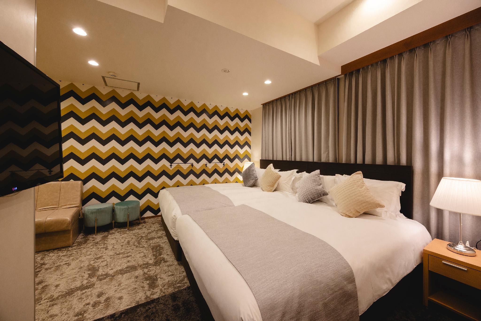 Deluxe Twin Room with 2 Double Beds and Sofa Bed for 5 Adults - Non-Smoking