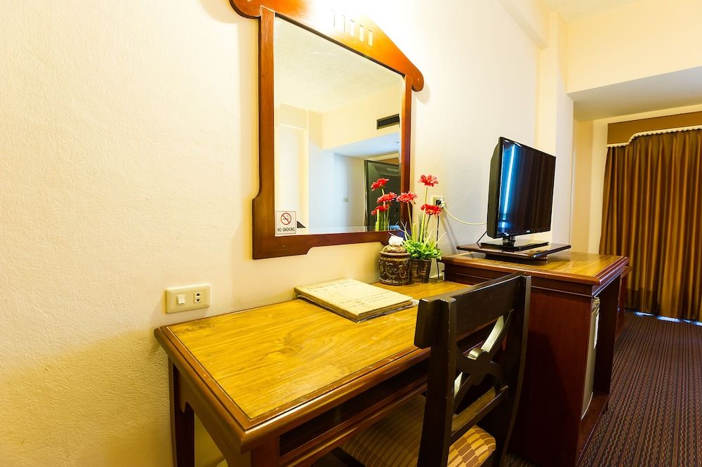 Chiang Mai Gate Hotel Deluxe Lanna Room 17