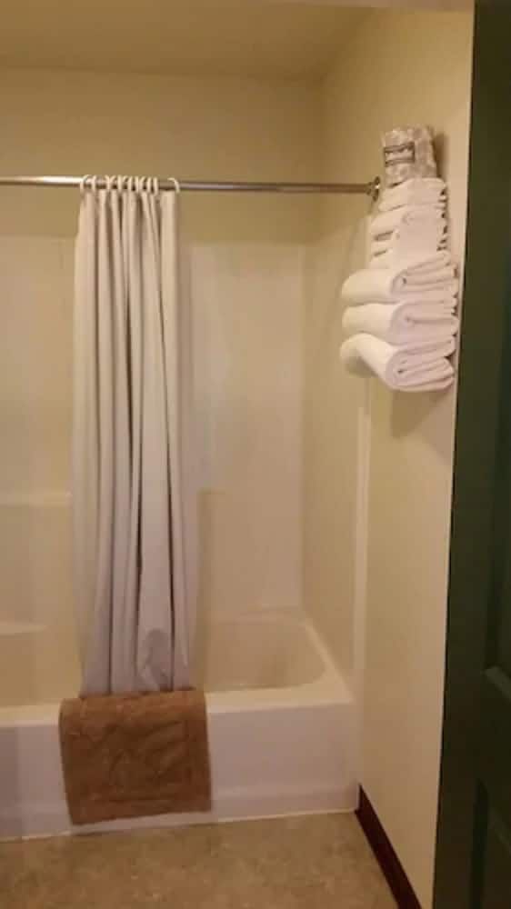 Sitka Hotel and Restaurant Standard Double Room, 2 Queen Beds, Mountain View, Mountainside 2